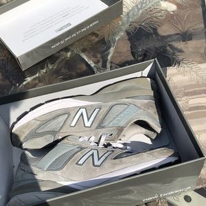 Gray New Balance 990v5